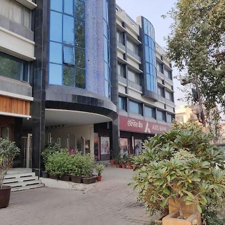 Hotel Crystal Palace Meerut Bagian luar foto