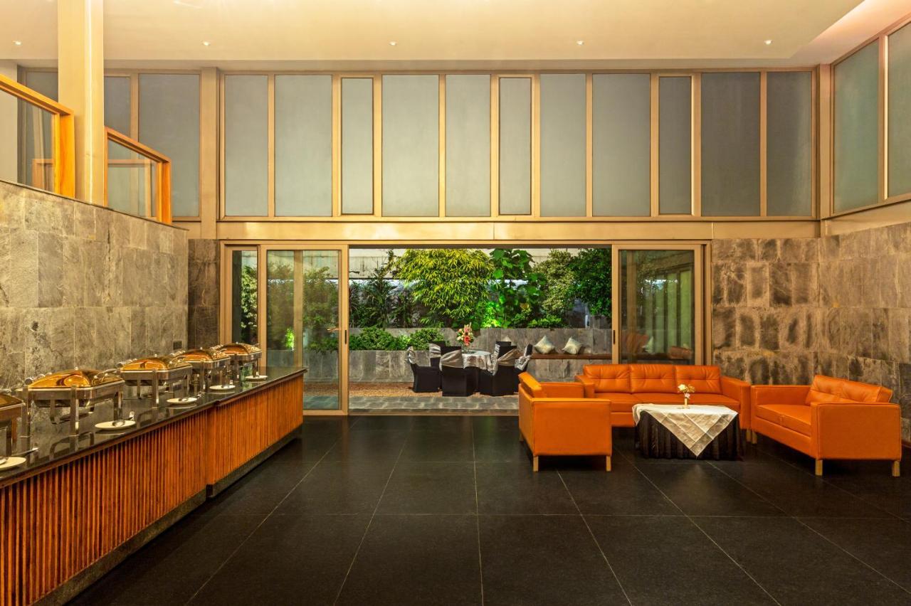 Hotel Crystal Palace Meerut Bagian luar foto