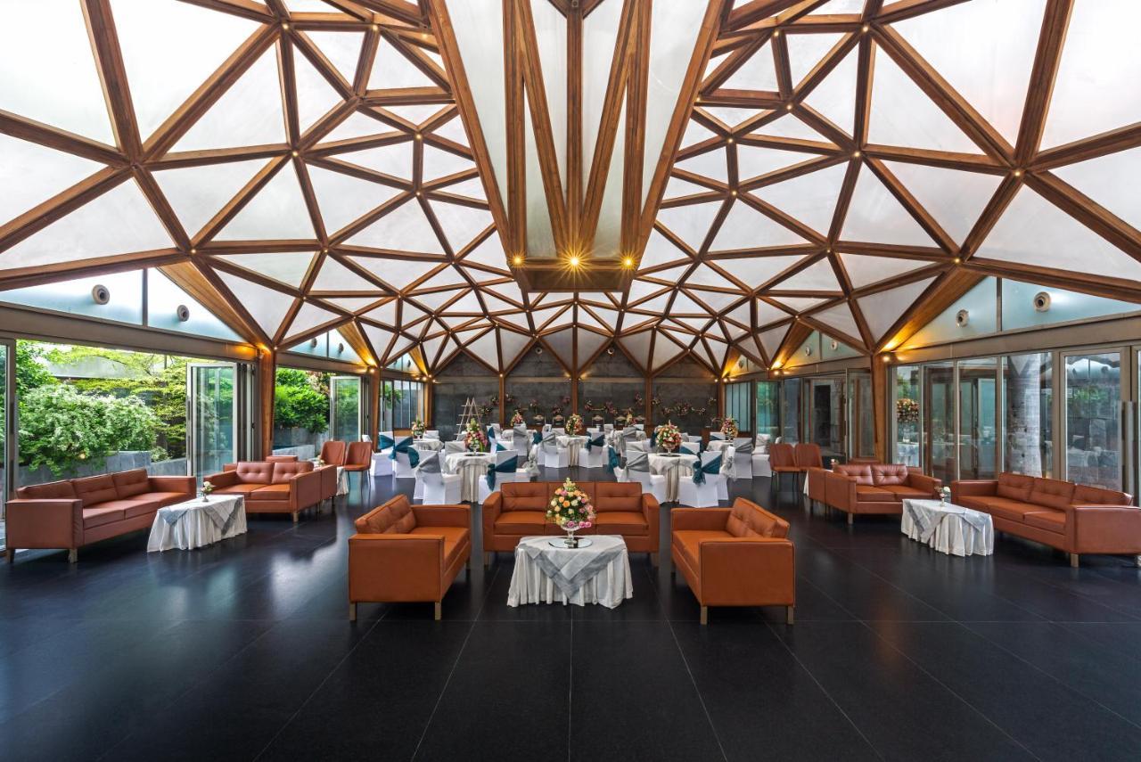 Hotel Crystal Palace Meerut Bagian luar foto