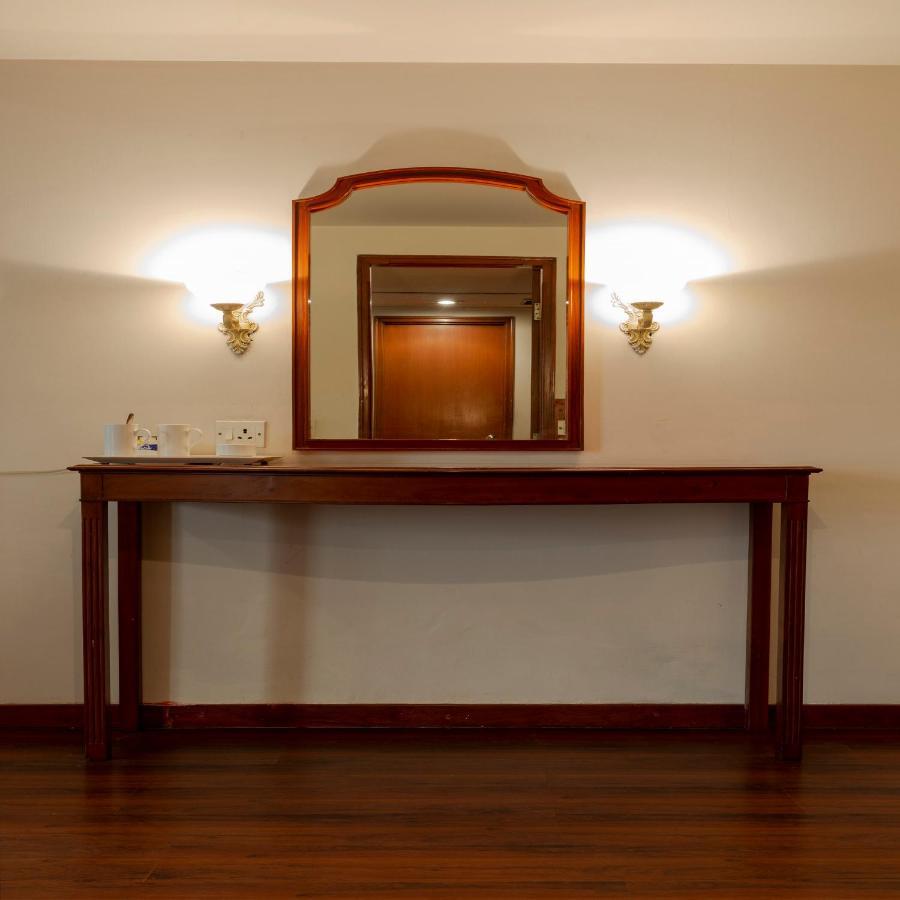 Hotel Crystal Palace Meerut Bagian luar foto