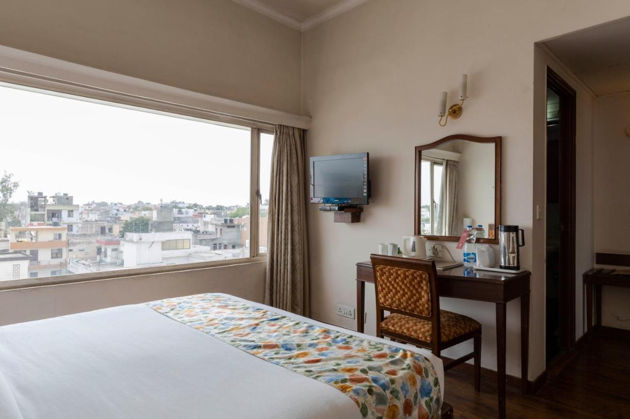 Hotel Crystal Palace Meerut Bagian luar foto