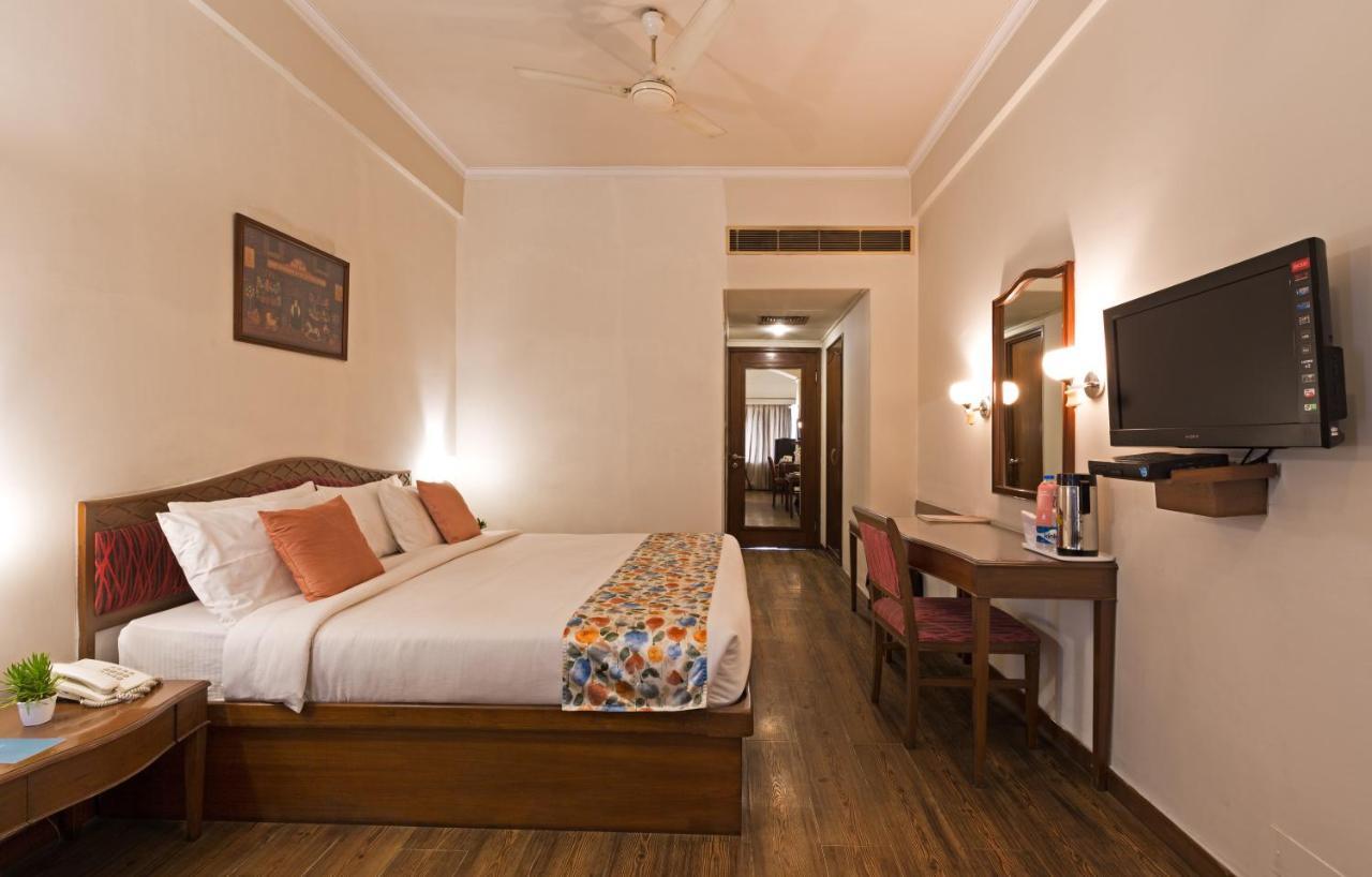Hotel Crystal Palace Meerut Bagian luar foto
