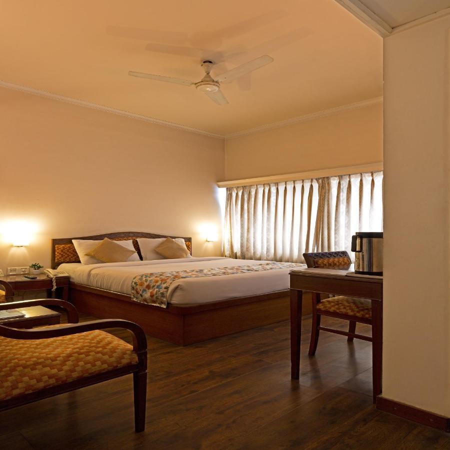 Hotel Crystal Palace Meerut Bagian luar foto