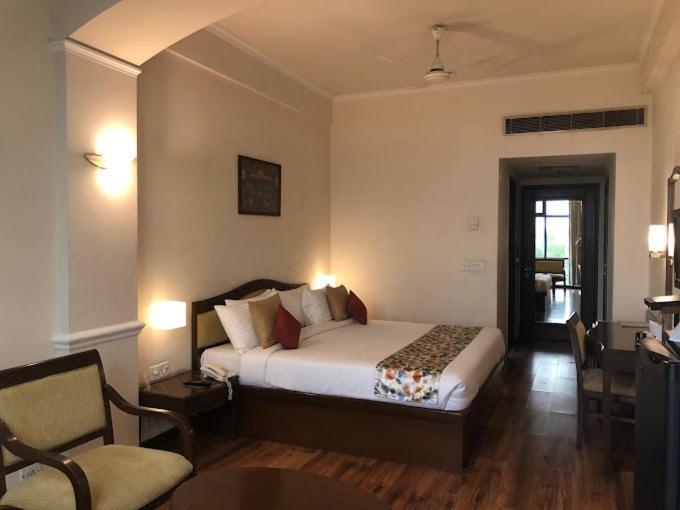 Hotel Crystal Palace Meerut Bagian luar foto