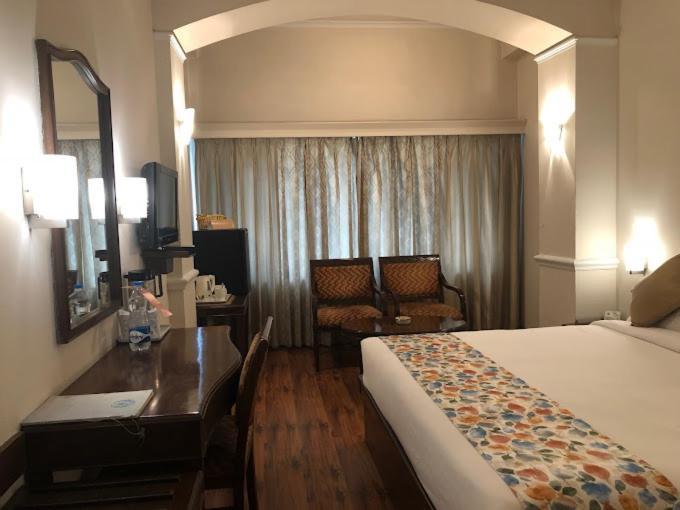Hotel Crystal Palace Meerut Bagian luar foto