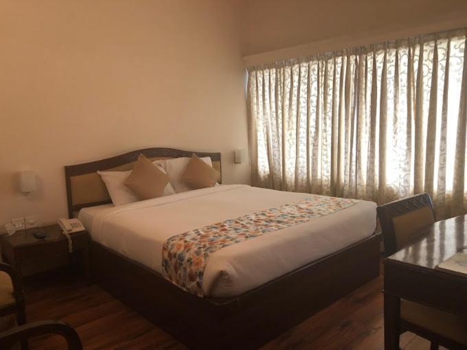 Hotel Crystal Palace Meerut Bagian luar foto
