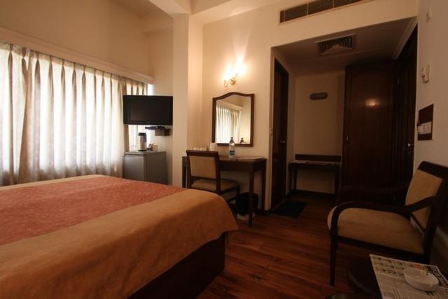 Hotel Crystal Palace Meerut Bagian luar foto