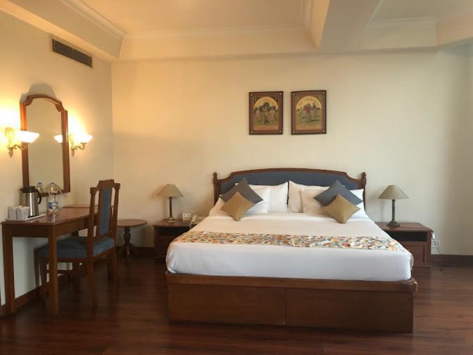 Hotel Crystal Palace Meerut Bagian luar foto